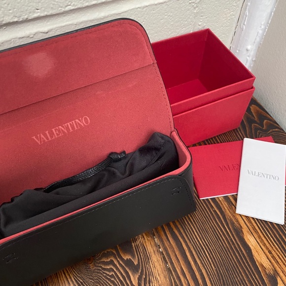 Valentino VA4048 Sunglasses in Red - Picture 6 of 9